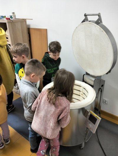 Mali turyści w Majdanie Ostrowskim